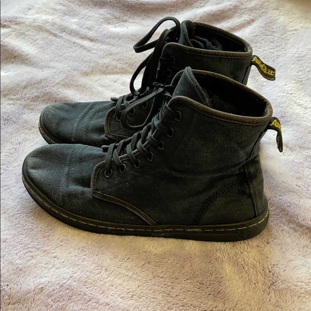 Dr. Martens Shorditch shoes
